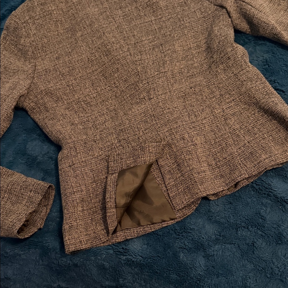 Blazer - Picture 6 of 6